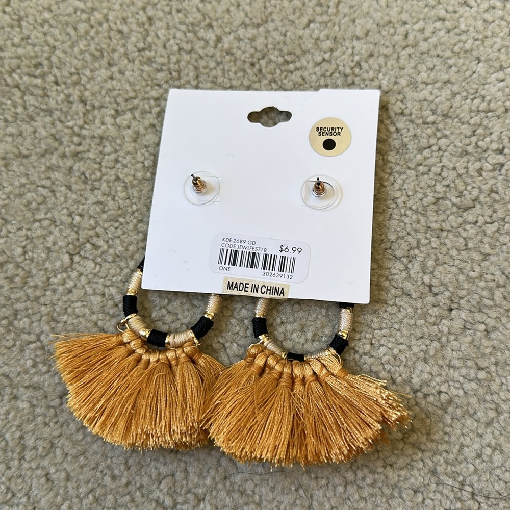 Earring - Picture 2 of 3